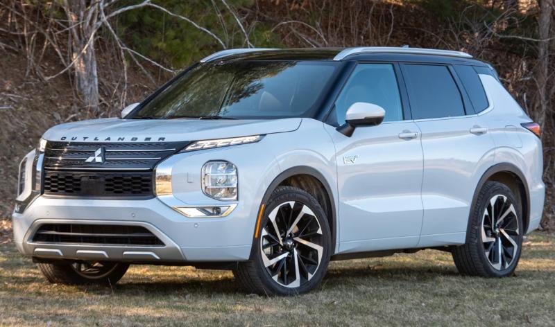 The Upcoming 2025 Mitsubishi Outlander PHEV, Rumors, and Price